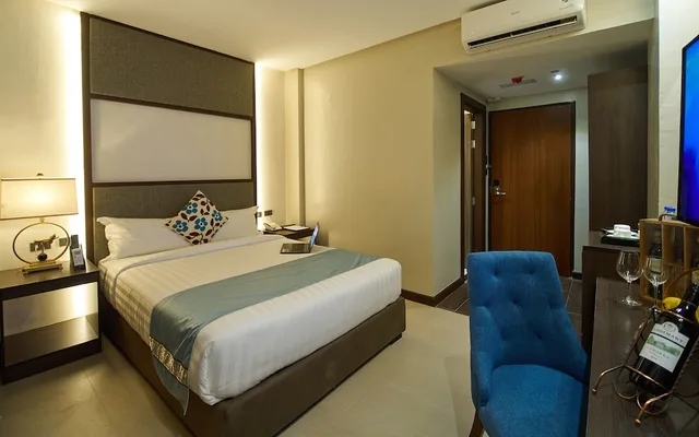 غرفة قياسية بسرير مزدوج، J7 Hotel Plaza 1/3