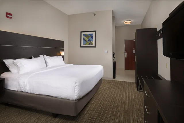 غرفة بسرير كينج لذوي الإعاقة، Holiday Inn Express Hotel And Suites Independence Kansas City 2/3