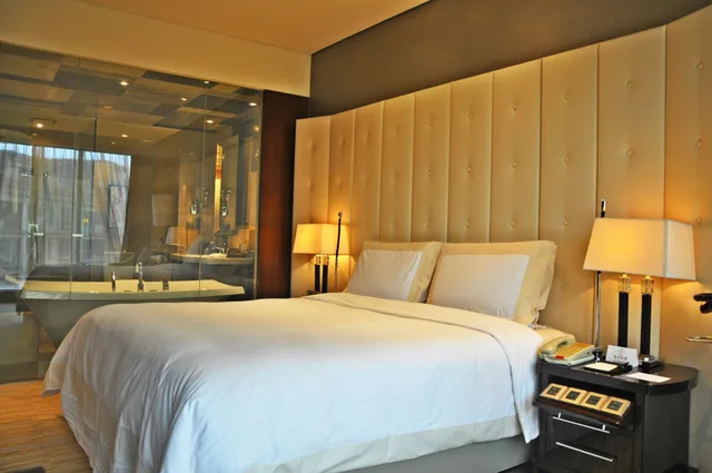 غرفة تنفيذية بسرير كينج، Royal International Hotel 1/3