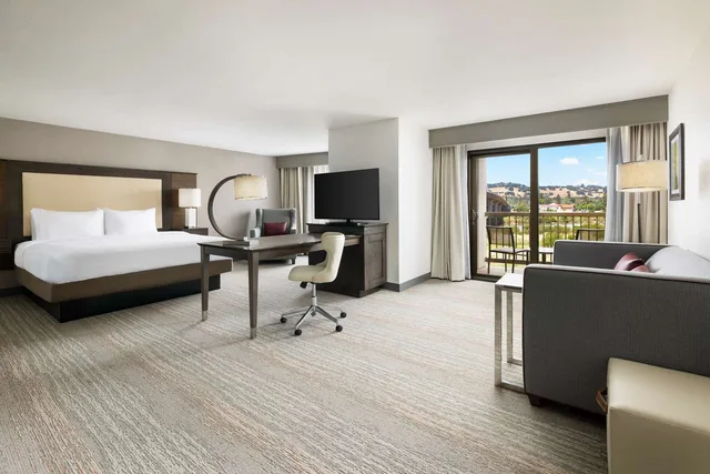 جناح استوديو بسرير كينج بإطلالة على النهر، Hampton Inn & Suites Napa 2/5