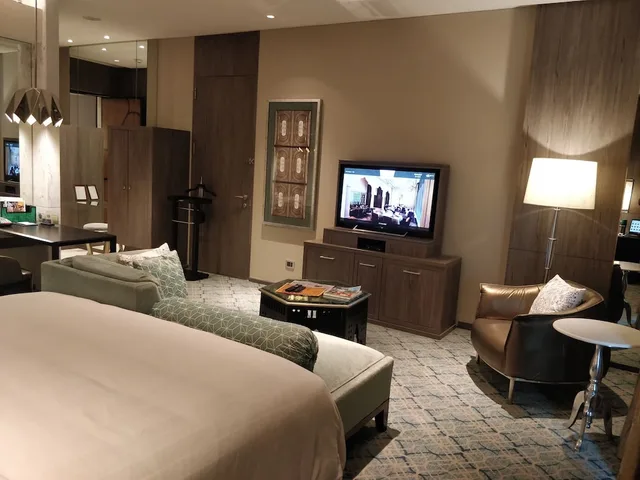 Club, Executive, Queen Bed, City View, Itc Kohenur A Luxury Collection Hotel Hyderabad 3/4