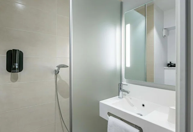 غرفة بسرير كوين، B&B Hotel Bordeaux Centre Gare Saint-Jean 9/10
