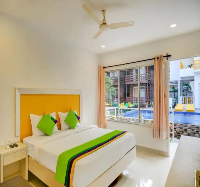 غرفة ديلوكس بسرير مزدوج بإطلالة على المسبح، Beach Walk Resort - Goa 1/4