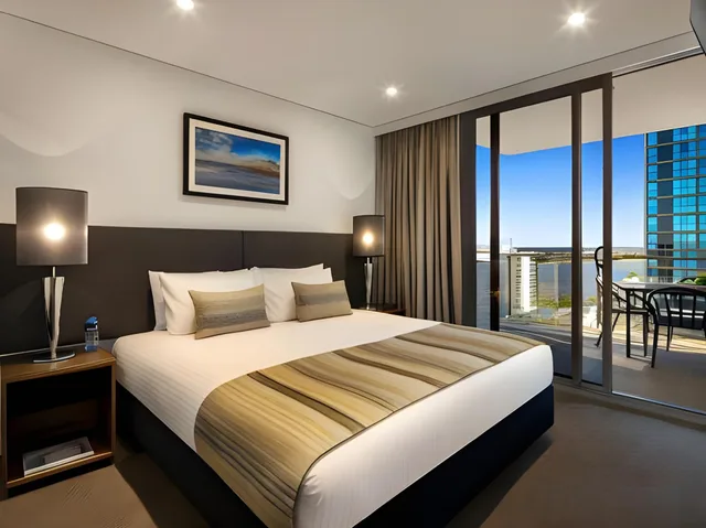 Two Bedroom Executive Apartment، Quest East Perth 2/2