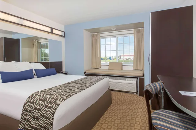 Standard, Queen Bed, Microtel Inn Suites Klamath Falls 5/10