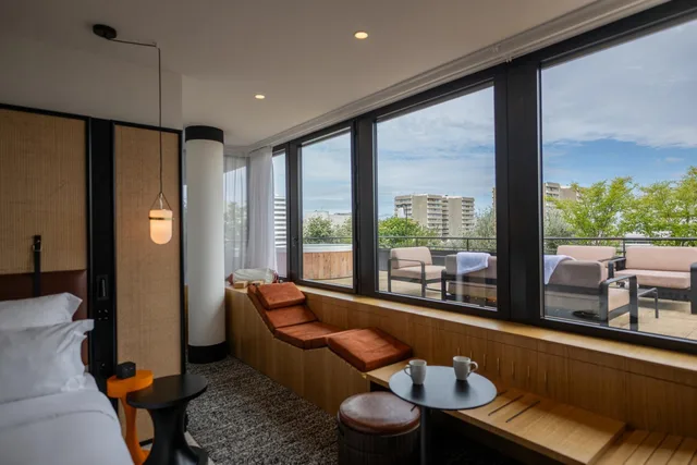 Premier, King Bed, Hot Tub, Terrace, FirstName Bordeaux 1/3