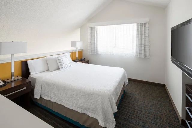 جناح عائلي بسريرين كوين بغرفتي نوم مع أريكة، Residence Inn Anaheim Placentia Fullerton 1/7