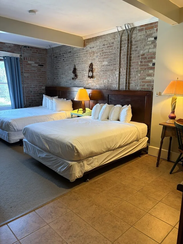 جناح بسريرين كوين، William Watson Hotel 1/7