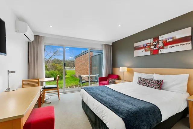 Deluxe, Queen Bed, Quality Inn & Suites Traralgon 1/5