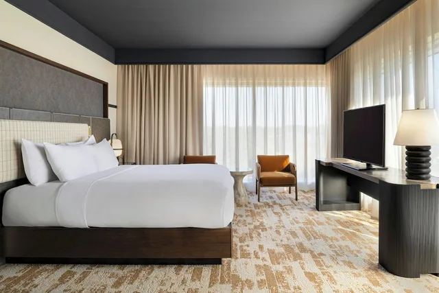 1 Bedroom, Tower, Suite, King Bed، The Southlake Hotel 4/10