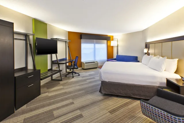 Room, Single, King Bed, Holiday Inn Express Hotel & Suites Chicago-Midway Airport 2/3