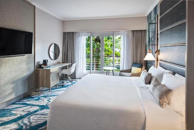 جناح جونيور، Le Suffren Hotel and Marina 2/5