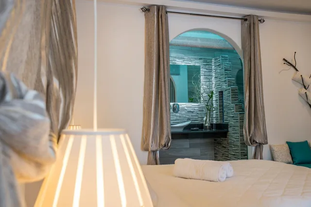 Suite, Hot Tub, Anastasia Princess - Adults Only 3/10