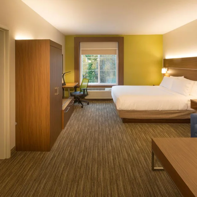 1 Bedroom, Suite, Holiday Inn Express Suites Seattle South Tukwila 2/2