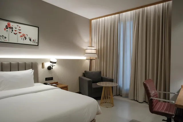 غرفة ديلوكس بسرير كينج، Ramada by Wyndham Ranchi Bariatu Road 3/7