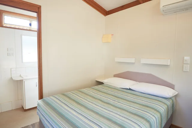 Studio, Cabin, Double and Bunk Bed, Nrma Dubbo Holiday Park 1/5