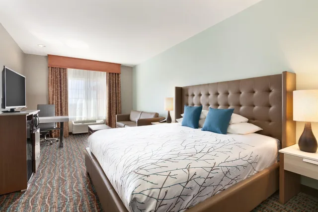 غرفة قياسية بسرير كينج، Best Western Plus Peppertree Inn At Omak 2/5