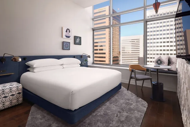Room, Queen Bed, Alma San Diego Downtown, a Tribute Portfolio Hotel 4/9