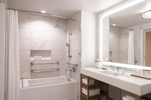 Studio, King Bed, Theme Park View, Sofa, Balcony، The Westin Anaheim Resort 6/7