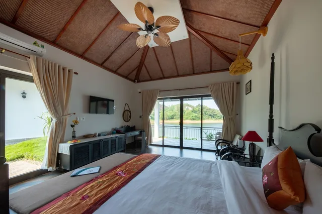Grand, Villa, King Bed, Lake Side, Lake View, Phong Nha Lake House 5/10
