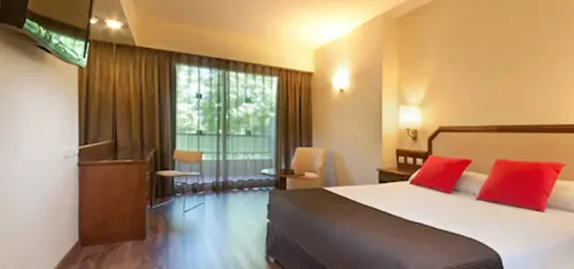 غرفة بسرير كوين، Senator Barajas Hotel 1/6
