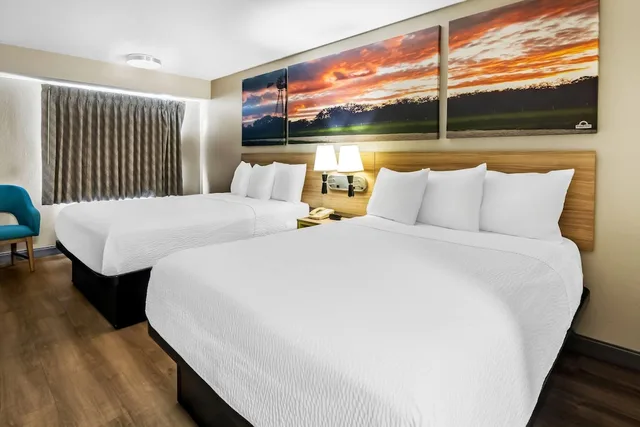 غرفة بسريرين مزدوجين لذوي الإعاقة، Days Inn & Suites by Wyndham DeSoto 1/5