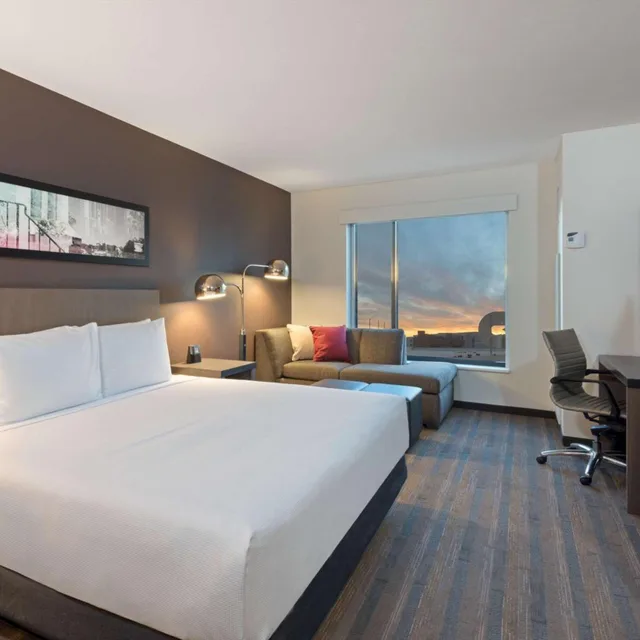 غرفة بسرير كينج لذوي الإعاقة، Hyatt House Denver Downtown 1/3