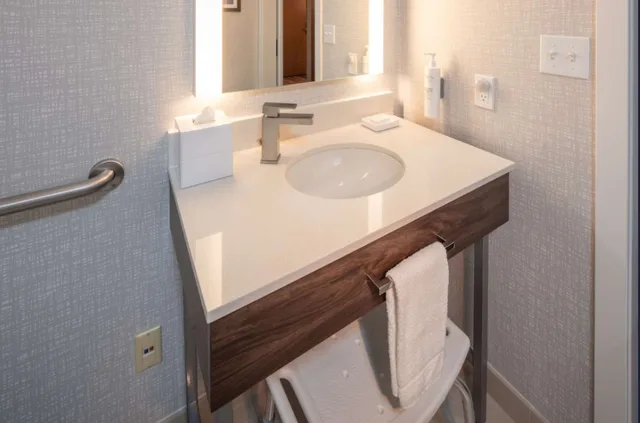 جناح بسرير كينج لذوي الإعاقة، Hampton Inn Pullman, WA 3/4