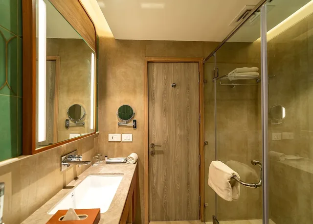 غرفة بريميوم بسرير كينج، Nidhivan Sarovar Portico Vrindavan 4/5