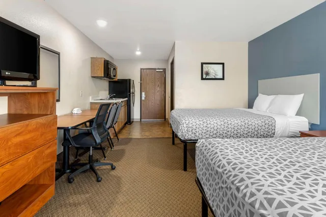 غرفة بسريرين مزدوجين، WoodSpring Suites Raleigh Garner 4/5