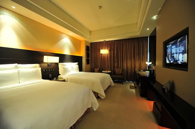 غرفة كلوب بسرير كينج بإطلالة على المدينة، Renaissance Guiyang Hotel 2/10