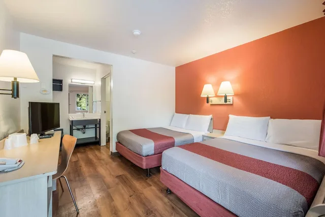 جناح بسريرين كوين، Motel6 Rohnert Park, CA 4/7