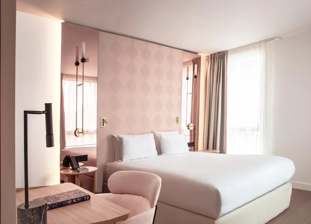 Standard, Double Bed, Kyriad Prestige Asnieres-Sur-Seine 9/10