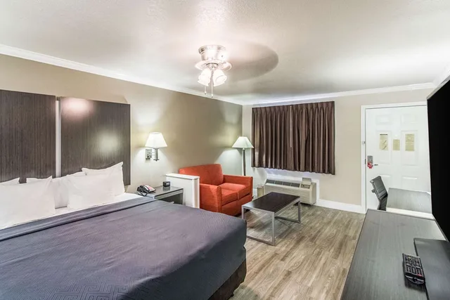 غرفة بسرير كينج، Econo Lodge Inn & Suites Corpus Christi 2/5
