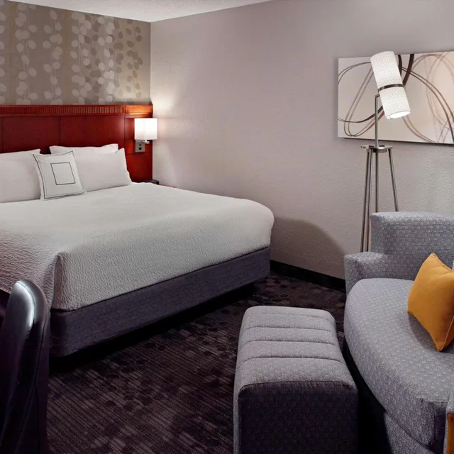 غرفة بسرير كينج لذوي الإعاقة، Sonesta Select Atlanta Cumberland Galleria 1/4