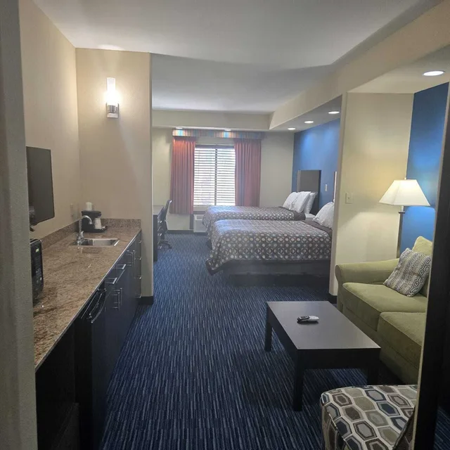 جناح بسريرين كوين، Karnes City Lodge 3/3