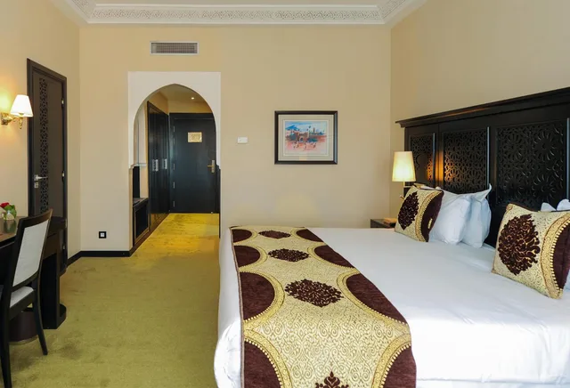 غرفة بسرير مزدوج أو سريرين منفصلين بإطلالة على المسبح، Hotel Riad Ennakhil 10/10