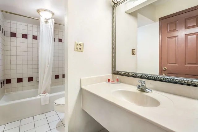 غرفة قياسية بسرير كينج، Econo Lodge Inn Suites Macon West 4/4