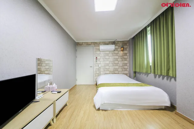 غرفة قياسية بسريرين منفصلين، Jeju R Hotel Guest House Hostel 1/4