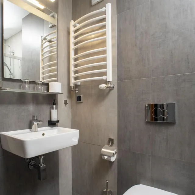 FBENR Double Bedroom، B&B HOTEL Piotrkow Trybunalski 5/8