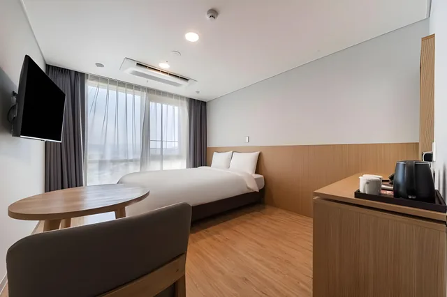 Superior, Double Bed, Ocean View, Hotel Kenny Yeosu 3/4