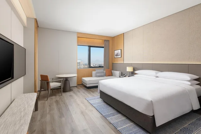 Suite, King Bed, Mountain View, Club Floor، Sheraton Pujiang 3/5