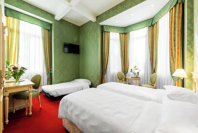 غرفة كلاسيكية ثلاثية بسرير كوين مع أريكة، Hotel Villa Delle Palme 2/10