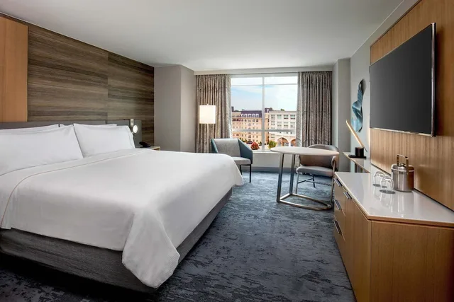 غرفة قياسية بسرير كينج لذوي الإعاقة، The Westin Annapolis 1/2