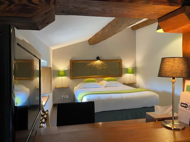 غرفة ديلوكس بسرير كوين، HOTEL CHATEAU DE PALAJA 7/10