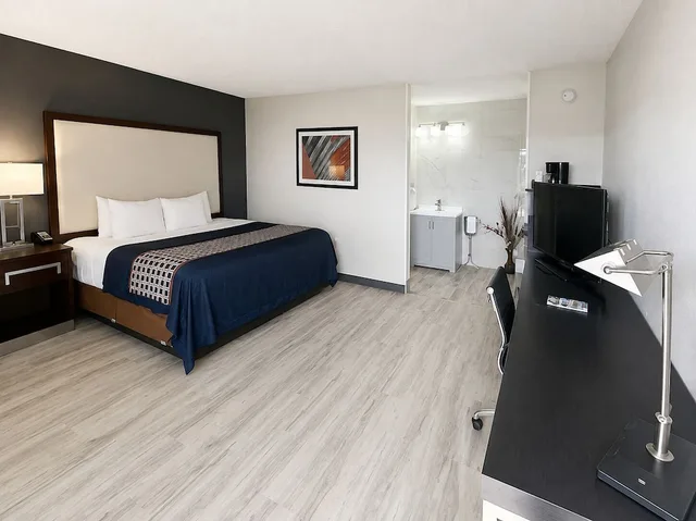 جناح ديلوكس بسرير كينج بجاكوزي، Alamo Inn Suites 1/10