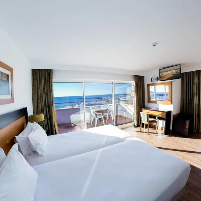 غرفة قياسية بسرير مزدوج أو سريرين منفصلين بإطلالة على البحر، Hotel Quarteira Sol 1/8