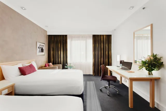 غرفة بريميوم بسرير كينج وسريرين كوين، Mercure Melbourne Albert Park 4/8
