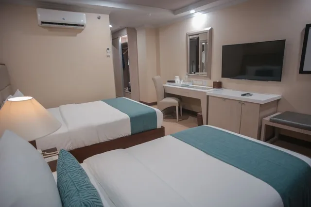 غرفة ديلوكس بسرير مزدوج وسرير فردي، Boracay Mandarin Island Hotel 2/4