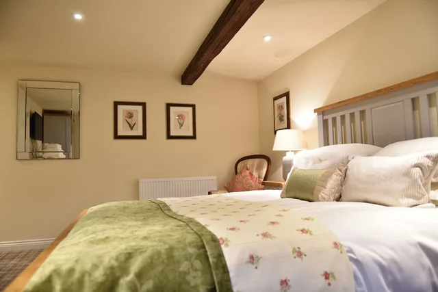 غرفة سوبيريور بسرير كينج، The Moon Inn at Stoney Middleton 1/7
